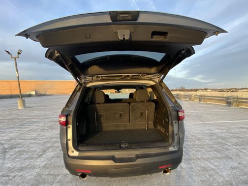 Used 2020 Chevrolet Traverse LT image 29