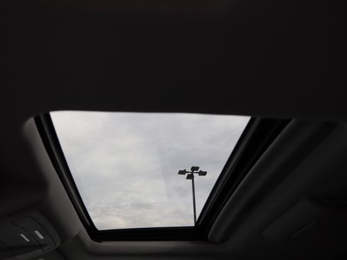 Used 2018 Chevrolet Suburban Premier image 16