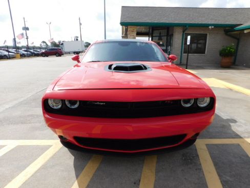 Used 2016 Dodge Challenger R/T Shaker RWD image 3