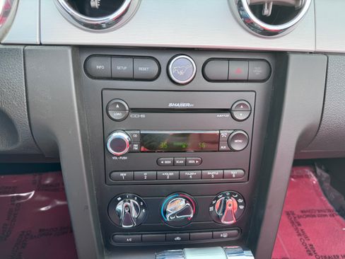 Used 2005 Ford Mustang Premium image 9