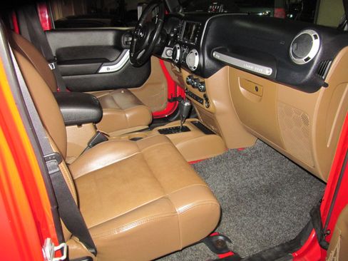 Used 2011 Jeep Wrangler Rubicon image 27