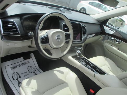Used 2016 Volvo XC90 T6 Momentum image 12