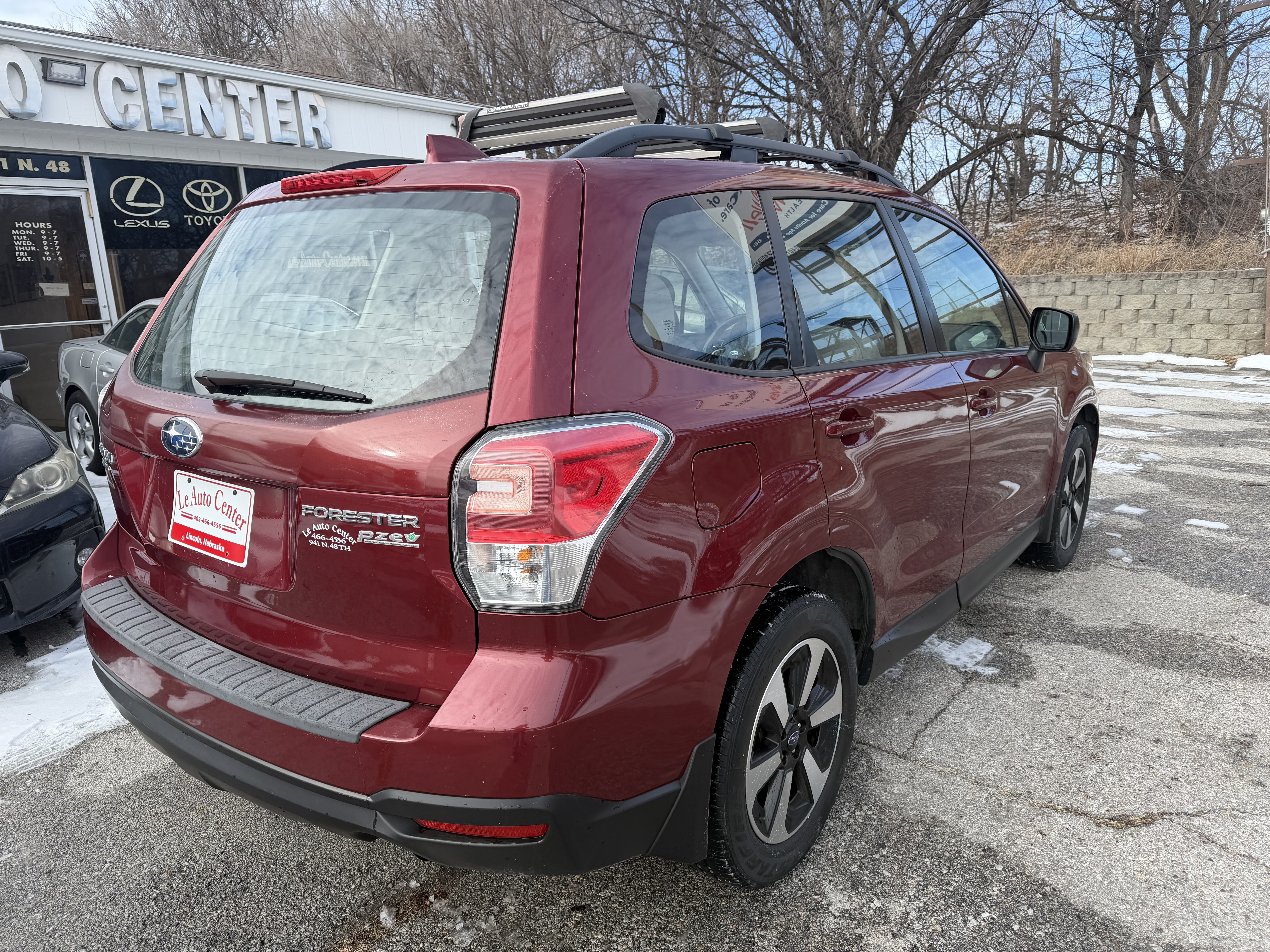 Used 2017 Subaru Forester 2.5i AWD/4WD image 6