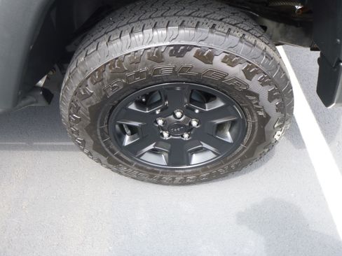 Used 2016 Jeep Wrangler Black Bear image 9