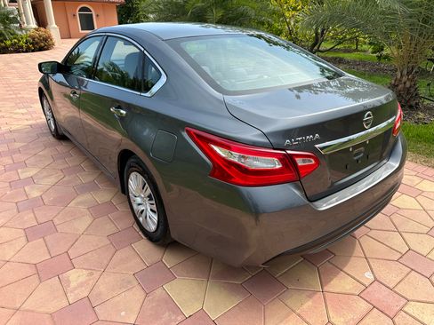 Used 2016 Nissan Altima SV FWD image 5