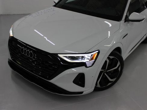 Used 2024 Audi Q8 e-tron Premium Plus AWD/4WD image 4