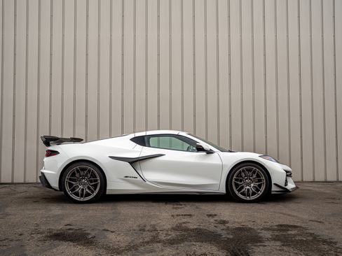 Used 2025 Chevrolet Corvette Z06 image 7
