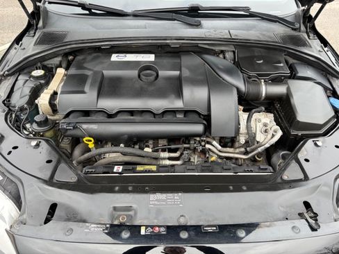 Used 2015 Volvo XC70 T6 Platinum image 16