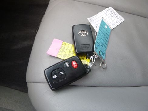 Used 2011 Toyota Camry XLE image 28