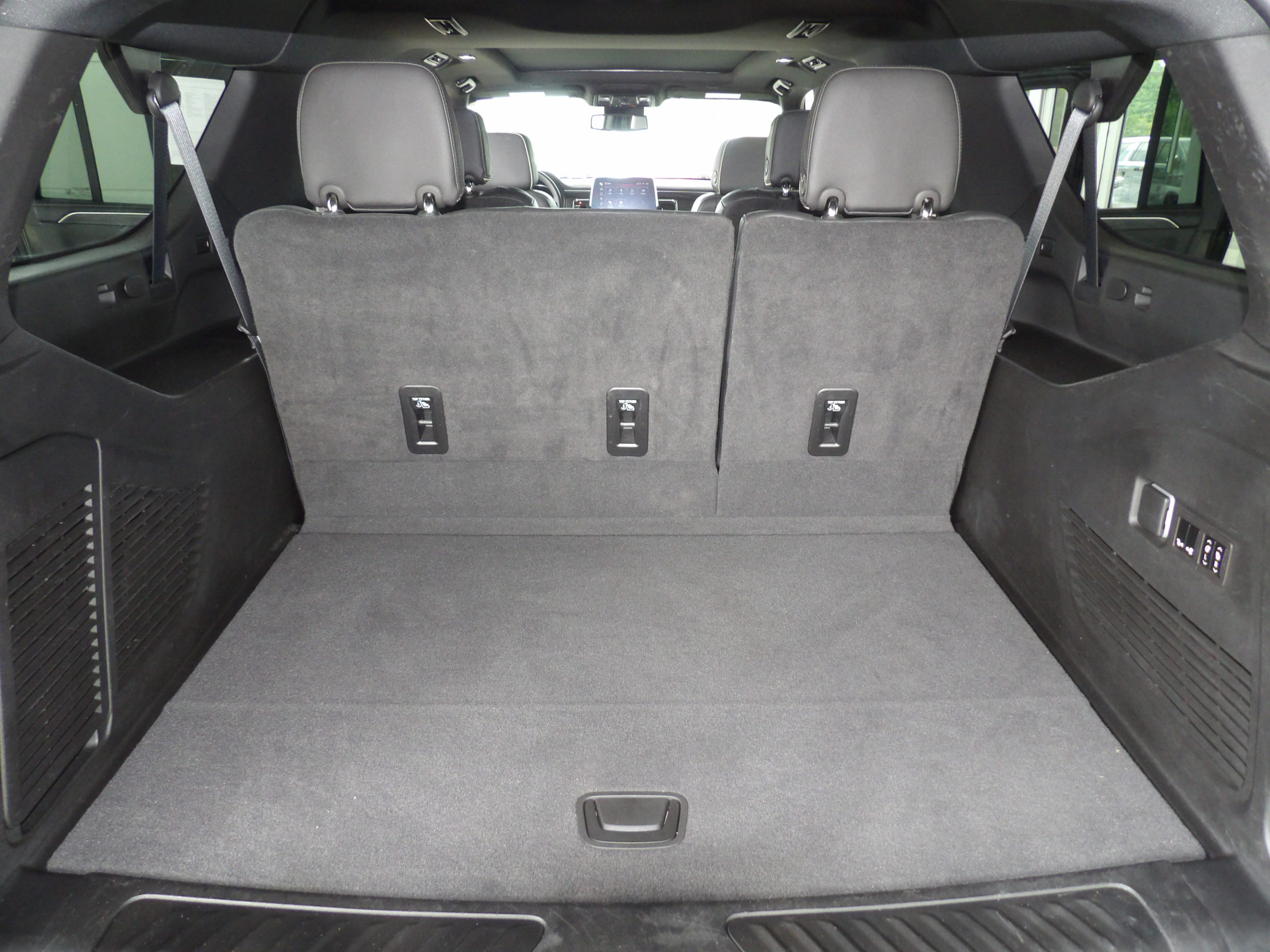 Used 2024 GMC Yukon XL 2WD SLT image 36