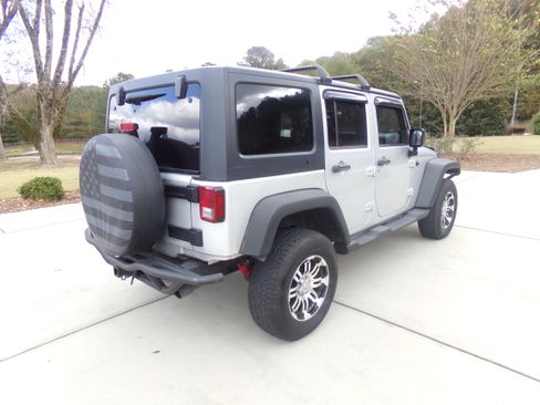 Used 2012 Jeep Wrangler Unlimited Sport image 5