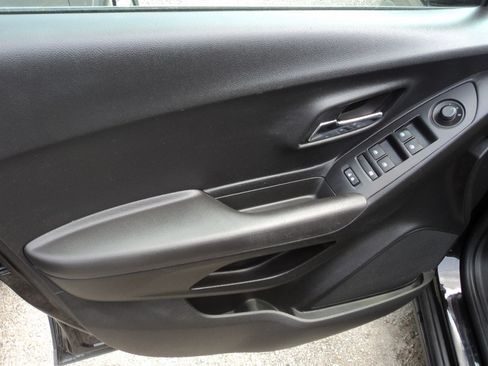 Used 2019 Chevrolet Trax LT image 7