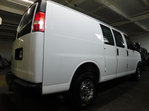 Used 2015 Chevrolet Express 2500 image 7