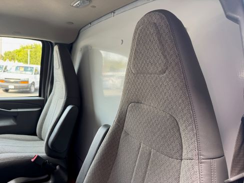 Used 2021 Chevrolet Express 3500 image 15