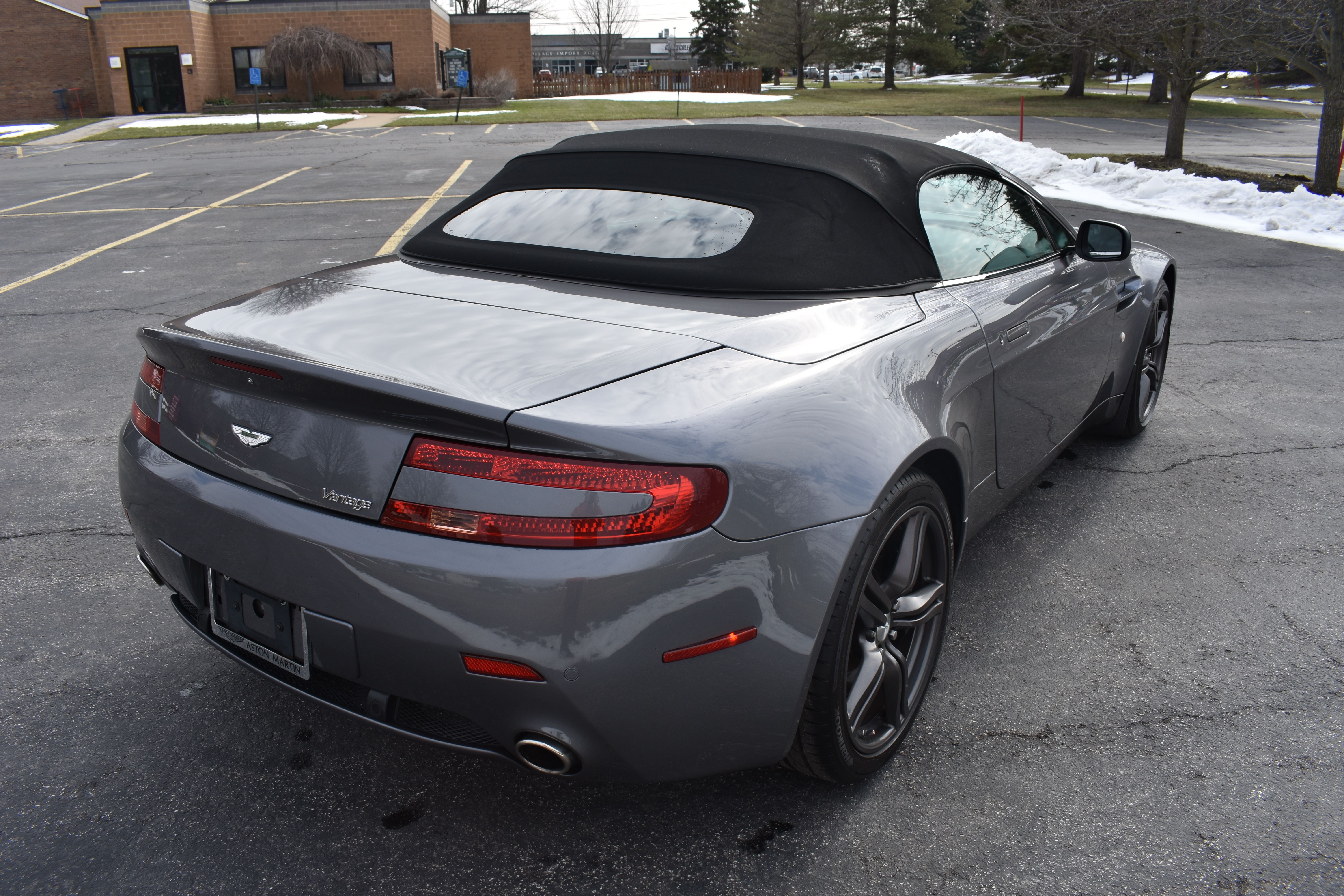 Used 2009 Aston Martin V8 Vantage Roadster RWD image 10