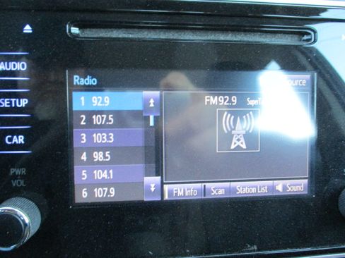 Used 2017 Toyota Corolla LE image 31