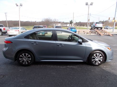 Used 2022 Toyota Corolla LE image 4