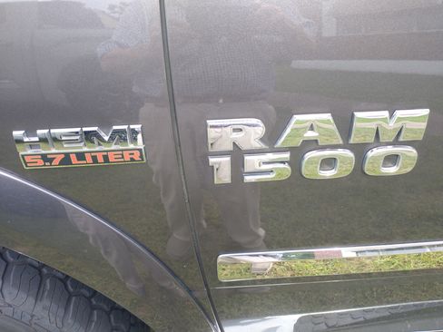 Used 2014 RAM 1500 4x4 Crew Cab Laramie image 2