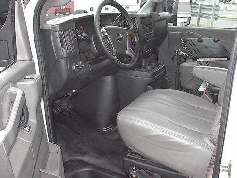 Used 2019 Chevrolet Express 3500 UNAVAIL RWD image 18
