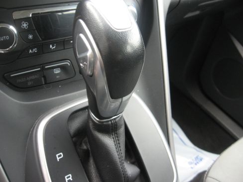 Used 2015 Ford C-MAX SE FWD image 12