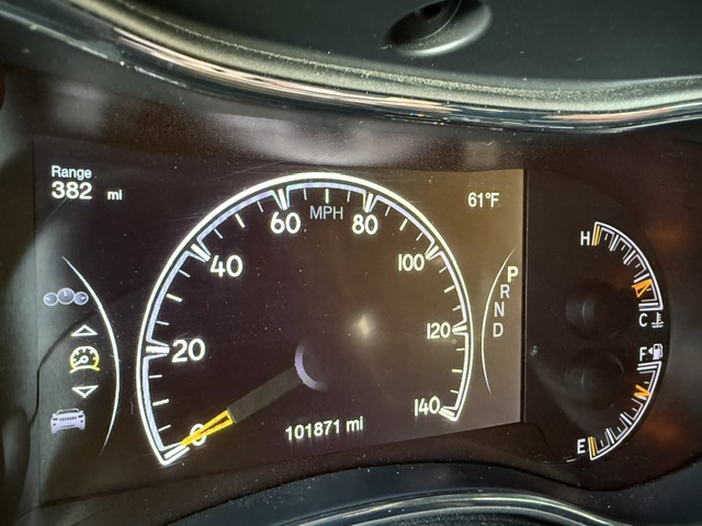 Used 2021 Jeep Grand Cherokee 4WD Laredo image 10