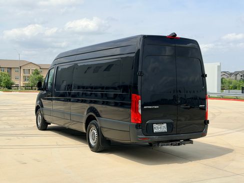 Used 2019 Mercedes-Benz Sprinter image 7