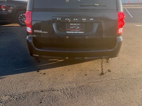 Used 2016 Dodge Grand Caravan SXT image 4