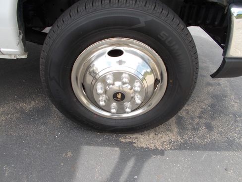 Used 2016 Ford E-350 and Econoline 350 XL image 9