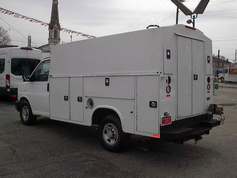 Used 2016 Chevrolet Express 3500 image 8