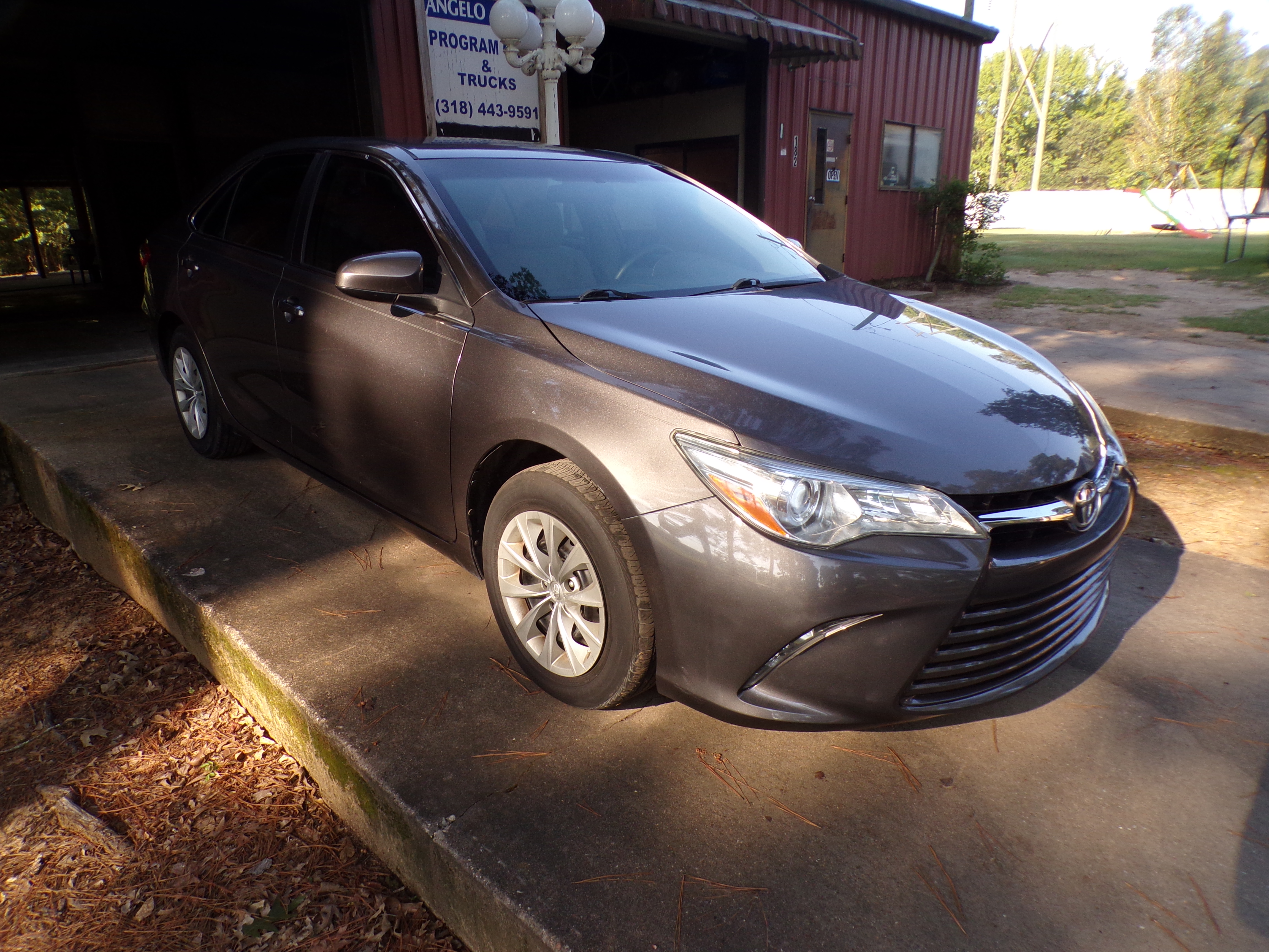 Used 2017 Toyota Camry LE Sedan 4D FWD image 3
