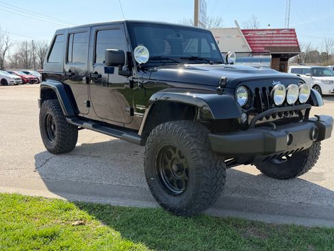 Used 2014 Jeep Wrangler Unlimited Sahara image 7