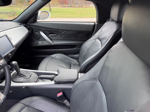 Used 2006 BMW Z4 3.0i image 6