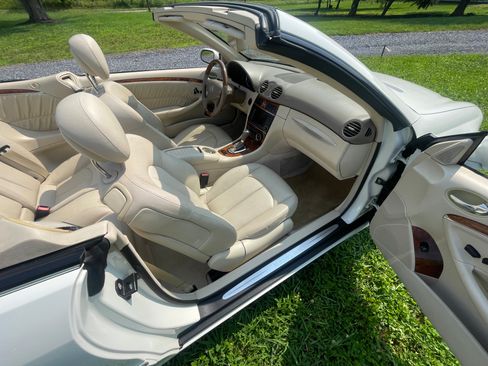 Used 2009 Mercedes-Benz CLK 350 Cabriolet image 13