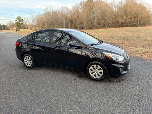 Used 2016 Hyundai Accent SE image 9