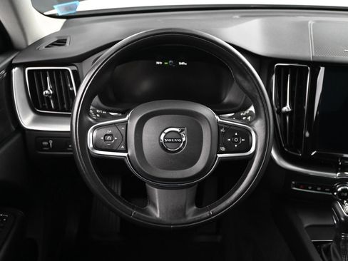 Used 2019 Volvo XC60 T5 Momentum w/ Multimedia Package image 24