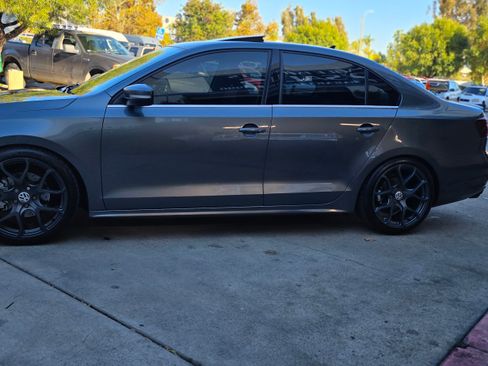 Used 2017 Volkswagen Jetta SE image 11