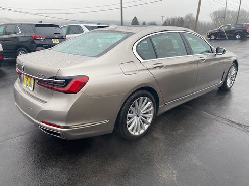 Used 2021 BMW 740i xDrive image 5