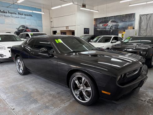 Used 2010 Dodge Challenger SE RWD image 12