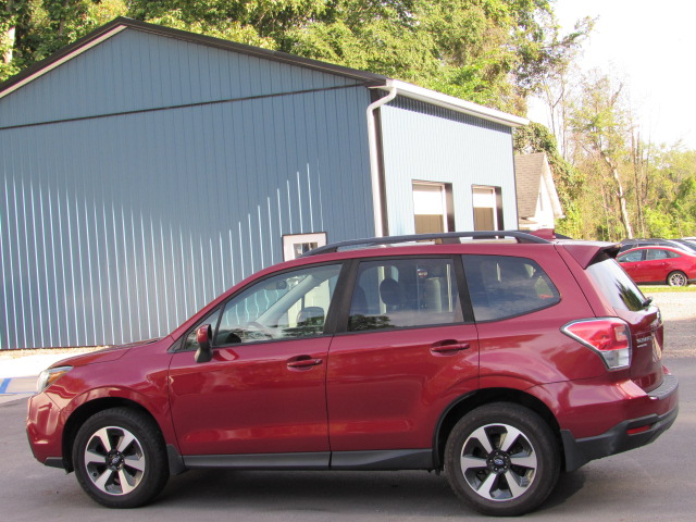 Used 2017 Subaru Forester 2.5i Premium AWD/4WD image 5