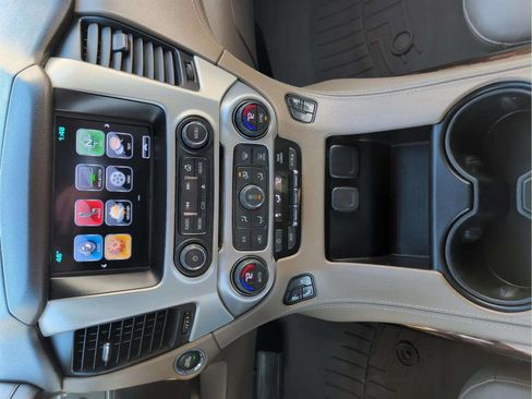 Used 2018 GMC Yukon XL SLT image 16