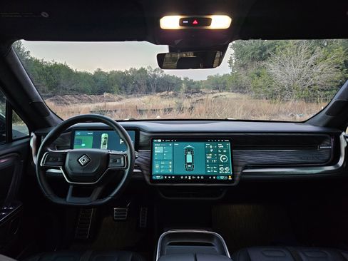 Used 2022 Rivian R1T Launch Edition image 3