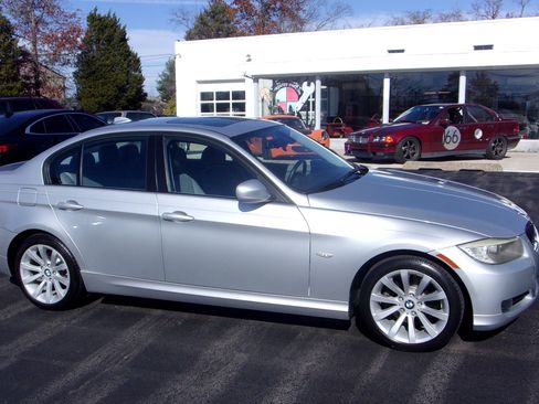 Used 2011 BMW 328i image 3