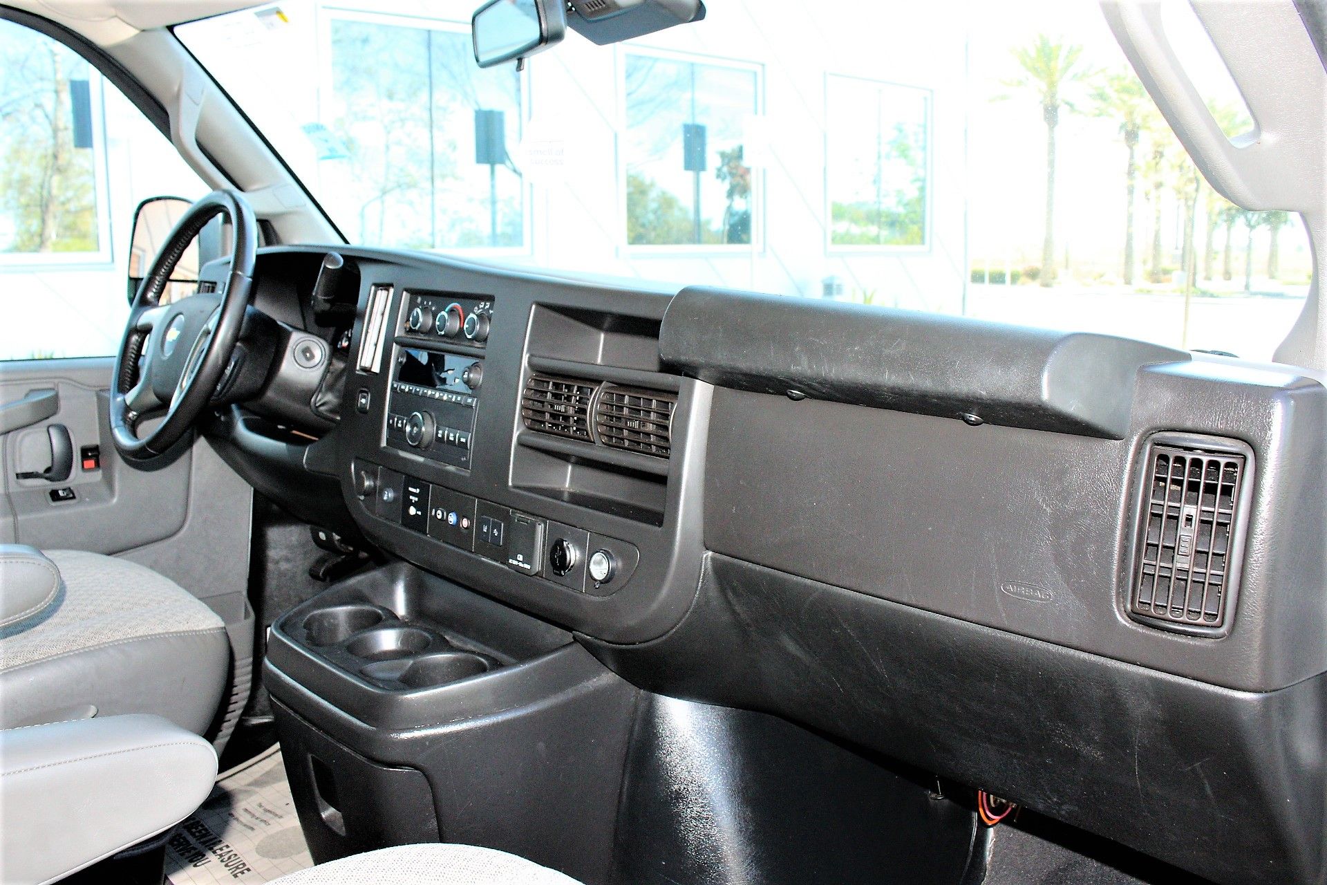 Used 2019 Chevrolet Express 3500 LT RWD image 17