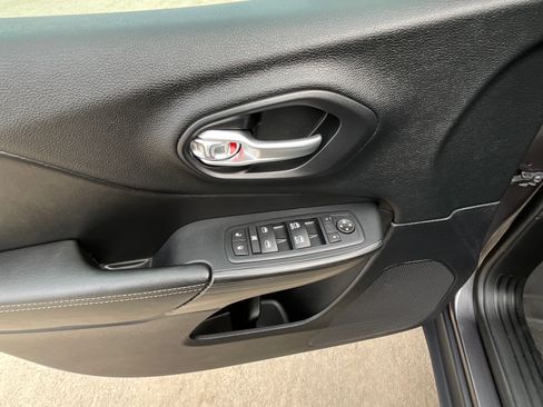 Used 2016 Jeep Cherokee High Altitude image 9