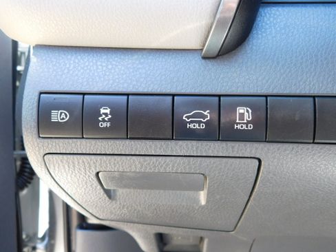 Used 2021 Toyota Camry SE image 10