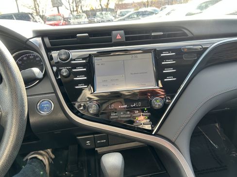 Used 2018 Toyota Camry LE image 14