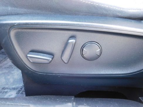 Used 2020 Ford Escape SE image 12