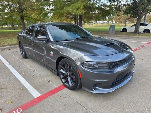 Used 2018 Dodge Charger Scat Pack image 1