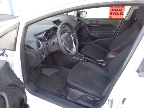 Used 2019 Ford Fiesta SE image 4