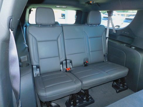 Used 2025 Chevrolet Suburban 4WD Z71 image 22